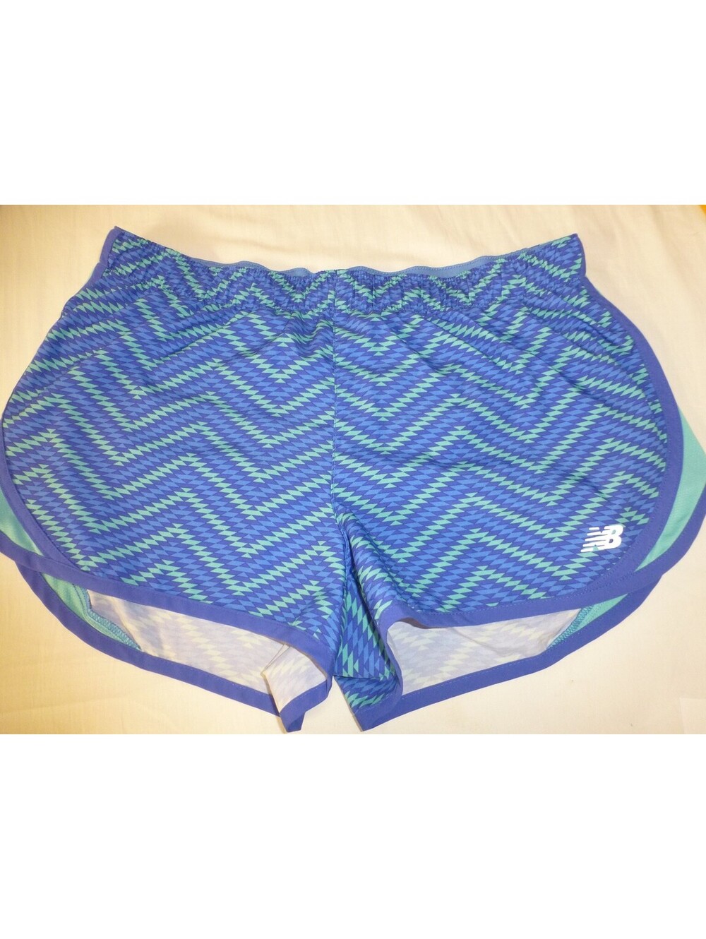 New Balance Women's Medium Blue Green Geometric NB DRY Running Shorts Lined -J4